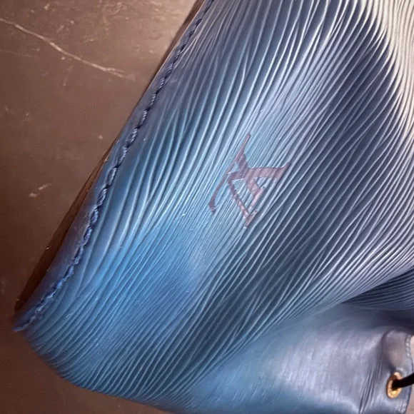SUNDAY PRICE DROP! Louis Vuitton Blue Epi Leather Drawstring Hobo Bag - Picture 12 of 12